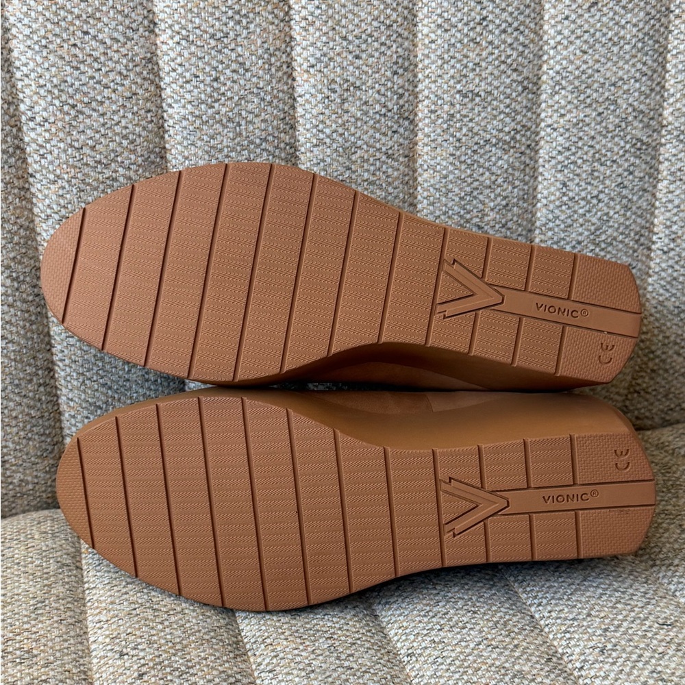 VIONIC "Sereno" Wedge Pumps in Camel, sz 8 - Picture 8 of 9